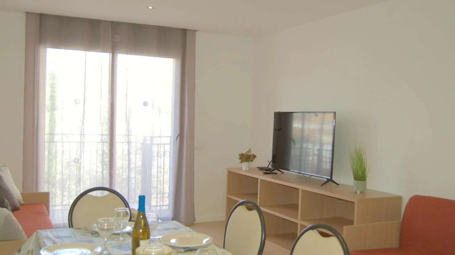 Apartamento Aura, Centro De Lloret De Mar 2 Dormitorios 0*,